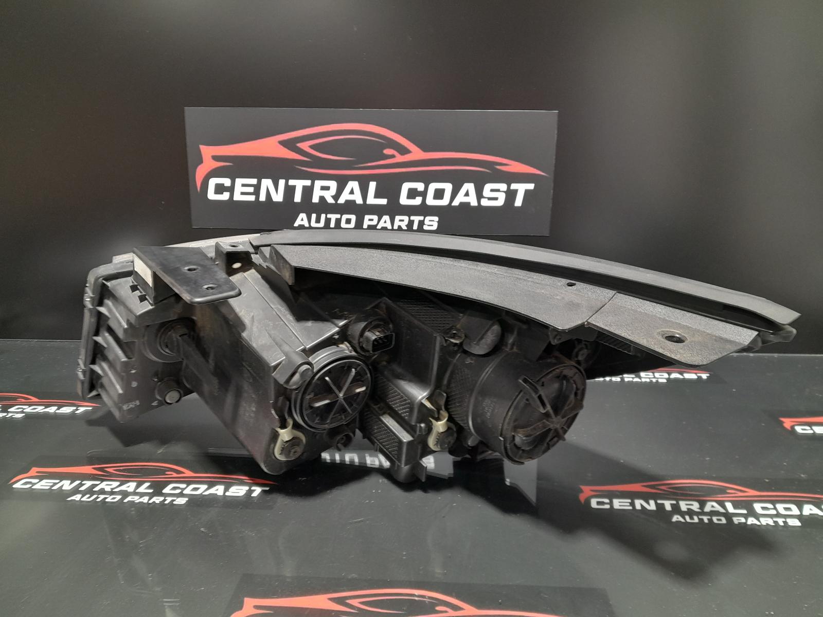 View Auto part Right Headlamp Kia Carnival/grand Carnival 2015