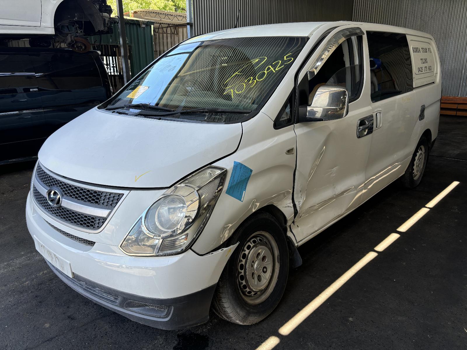 2011 Hyundai Iload/imax Jack/Tool Kit View Auto part Jack/Tool Kit Hyundai Iload/imax 2011