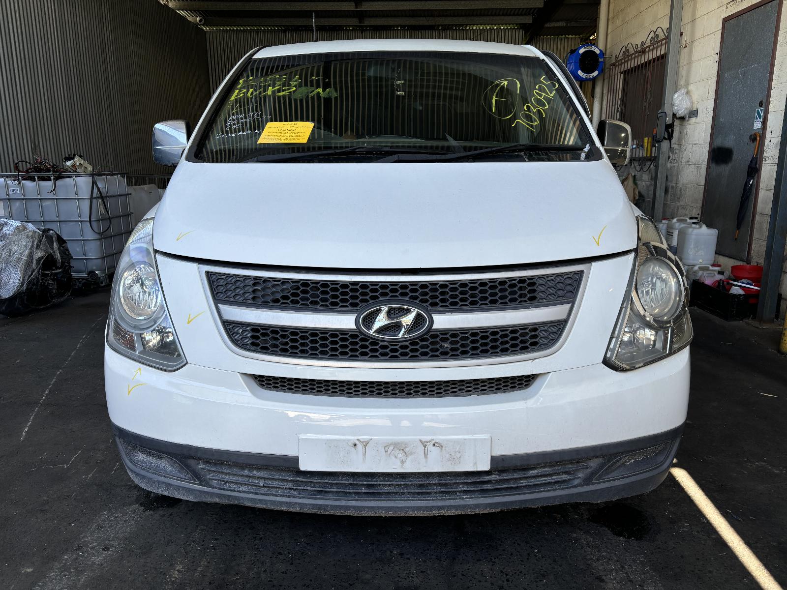 2011 Hyundai Iload/imax Jack/Tool Kit View Auto part Jack/Tool Kit Hyundai Iload/imax 2011