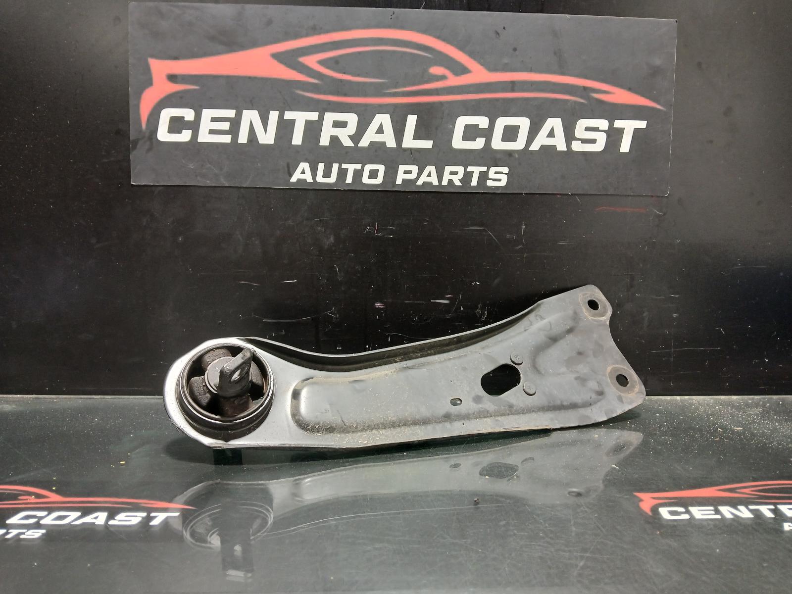 View Auto part Left Rear Trailing Arm Hyundai I30 2023