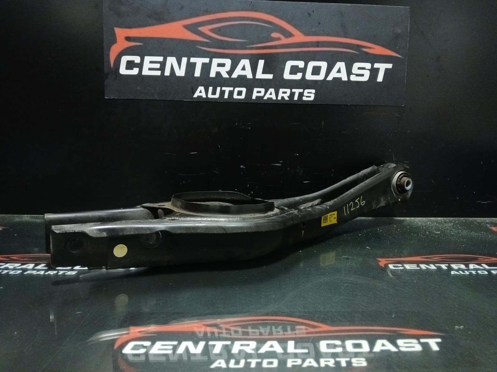 View Auto part Right Rear Trailing Arm Hyundai I30 2023