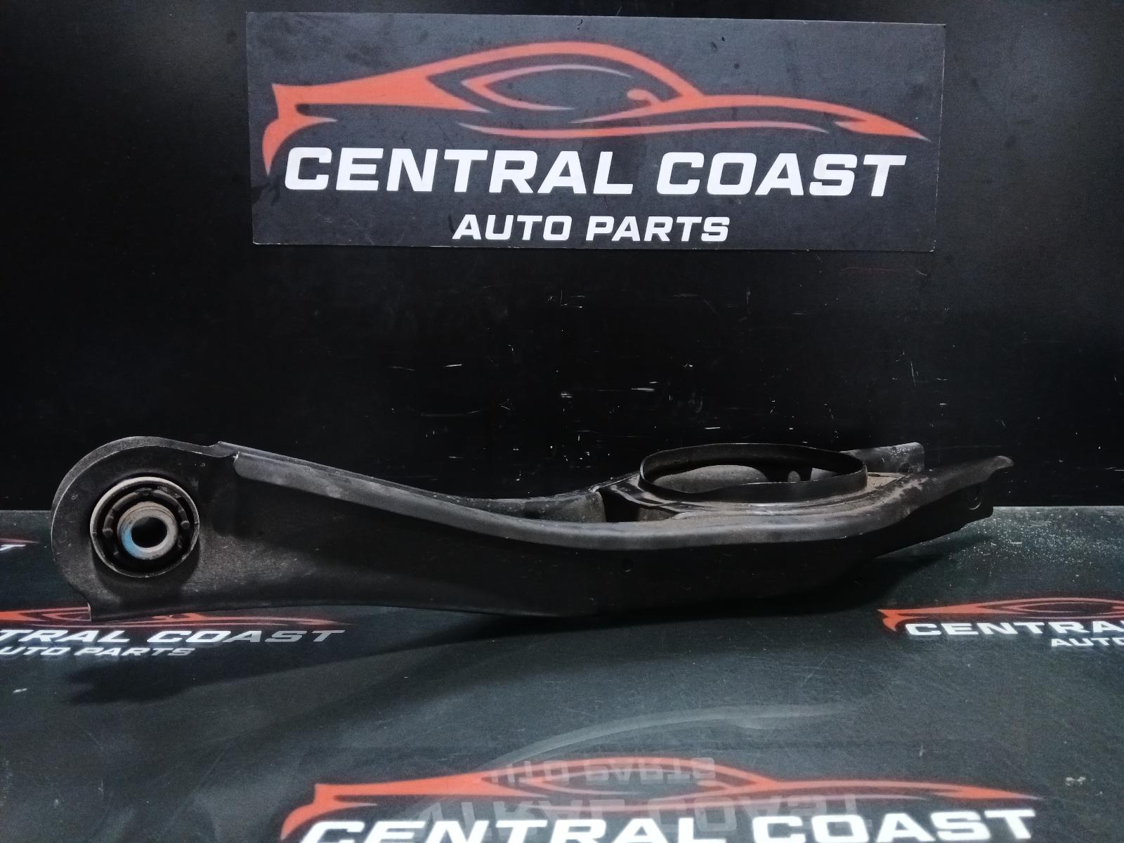View Auto part Right Rear Trailing Arm Hyundai I30 2023