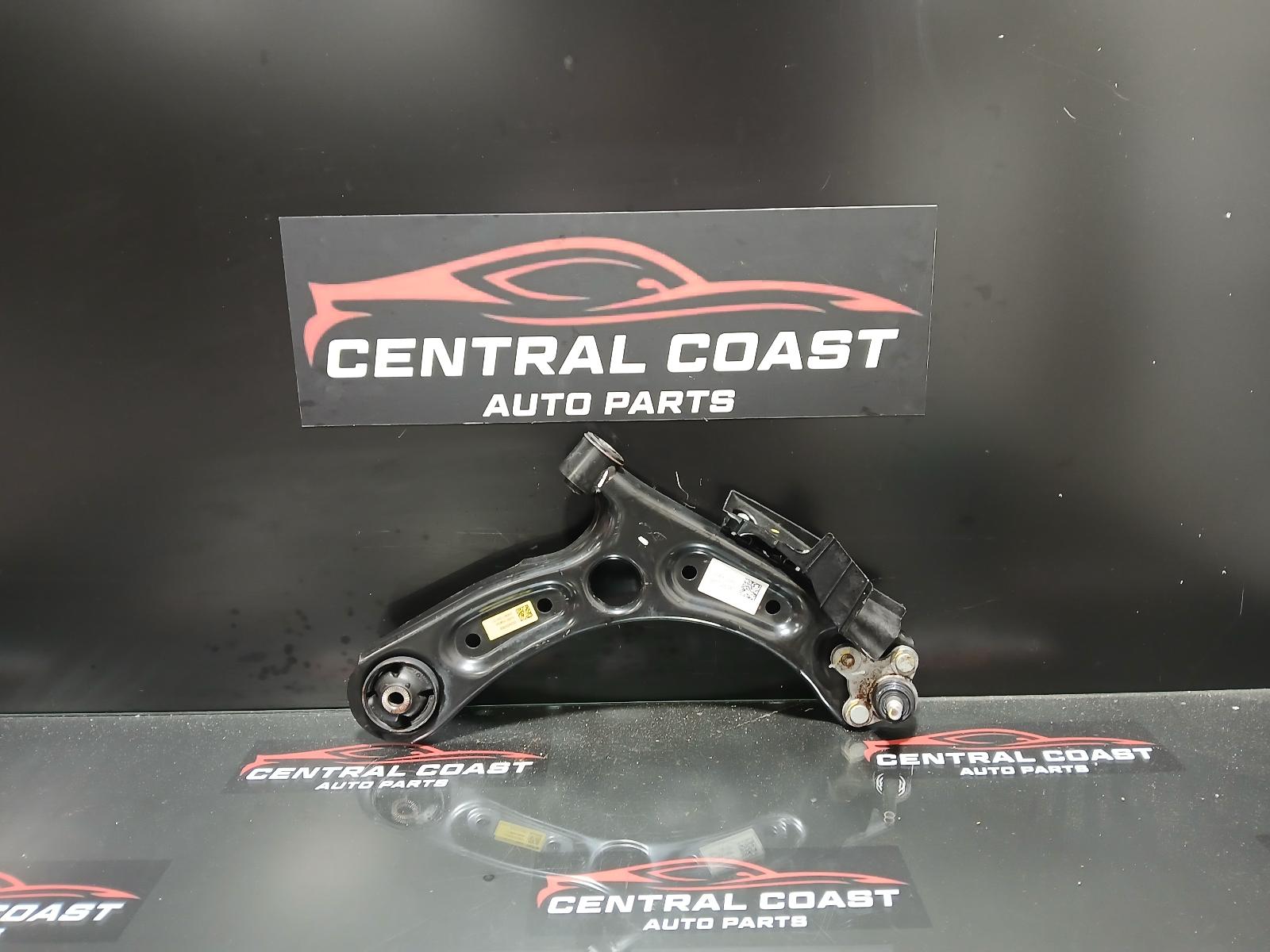 View Auto part Right Front Lower Control Arm Hyundai I30 2023