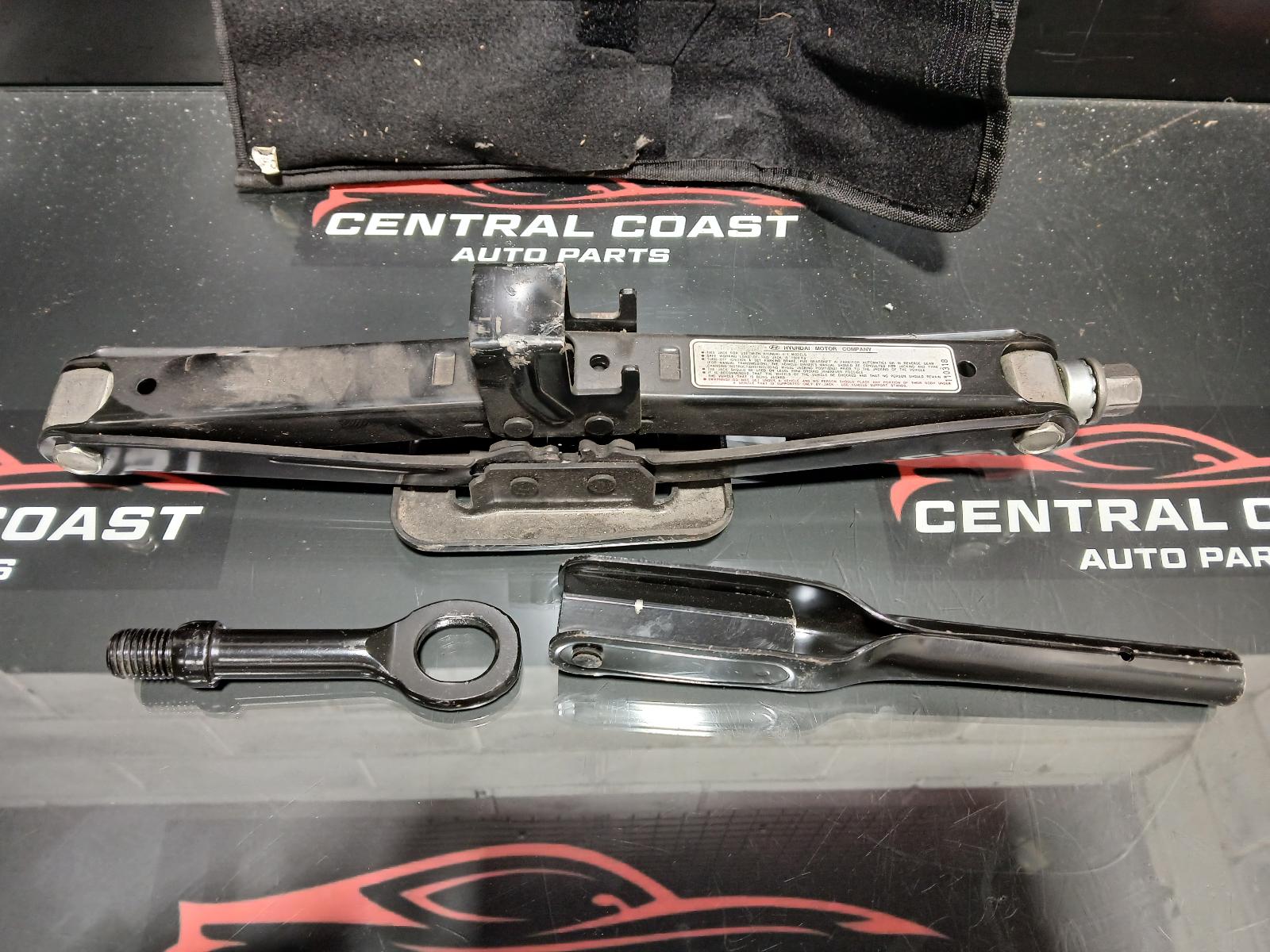 2011 Hyundai Iload/imax Jack/Tool Kit View Auto part Jack/Tool Kit Hyundai Iload/imax 2011