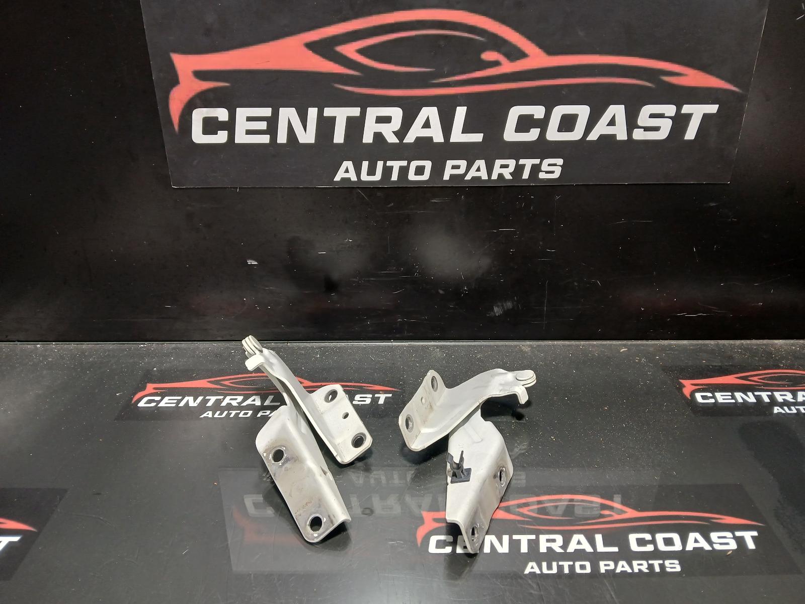 View Auto part Bonnet Hinge/Strut Mitsubishi Outlander 2010