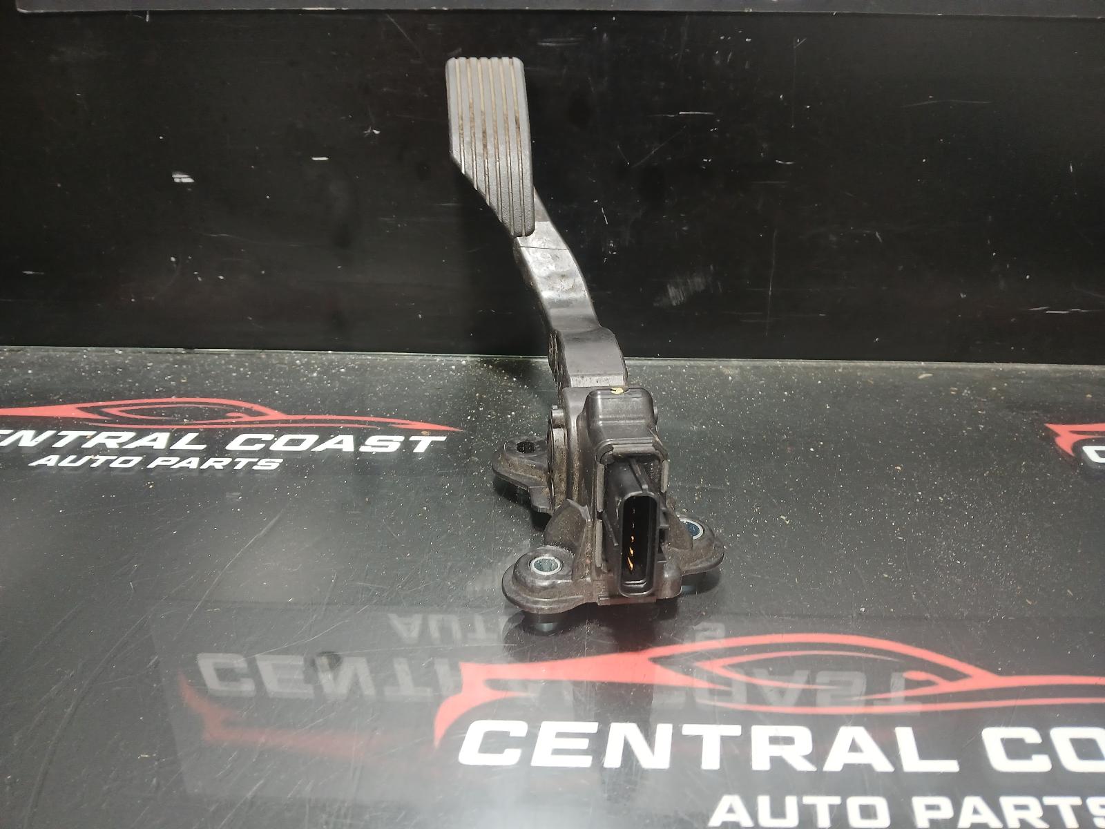 View Auto part Pedal Assembly Mitsubishi Outlander 2010