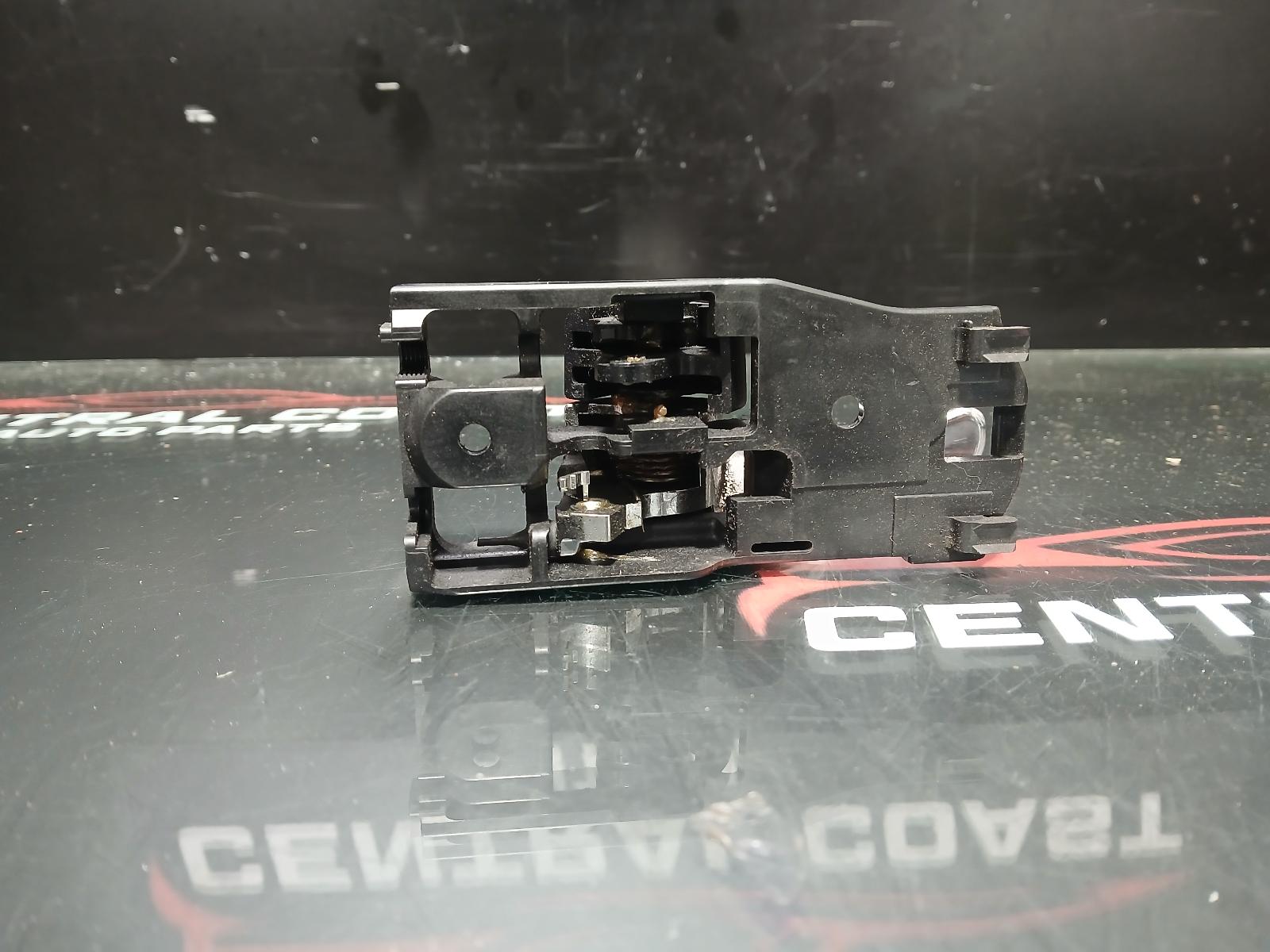 1999 Lexus Is200/is300 Door Handle View Auto part Door Handle Lexus Is200/is300 1999