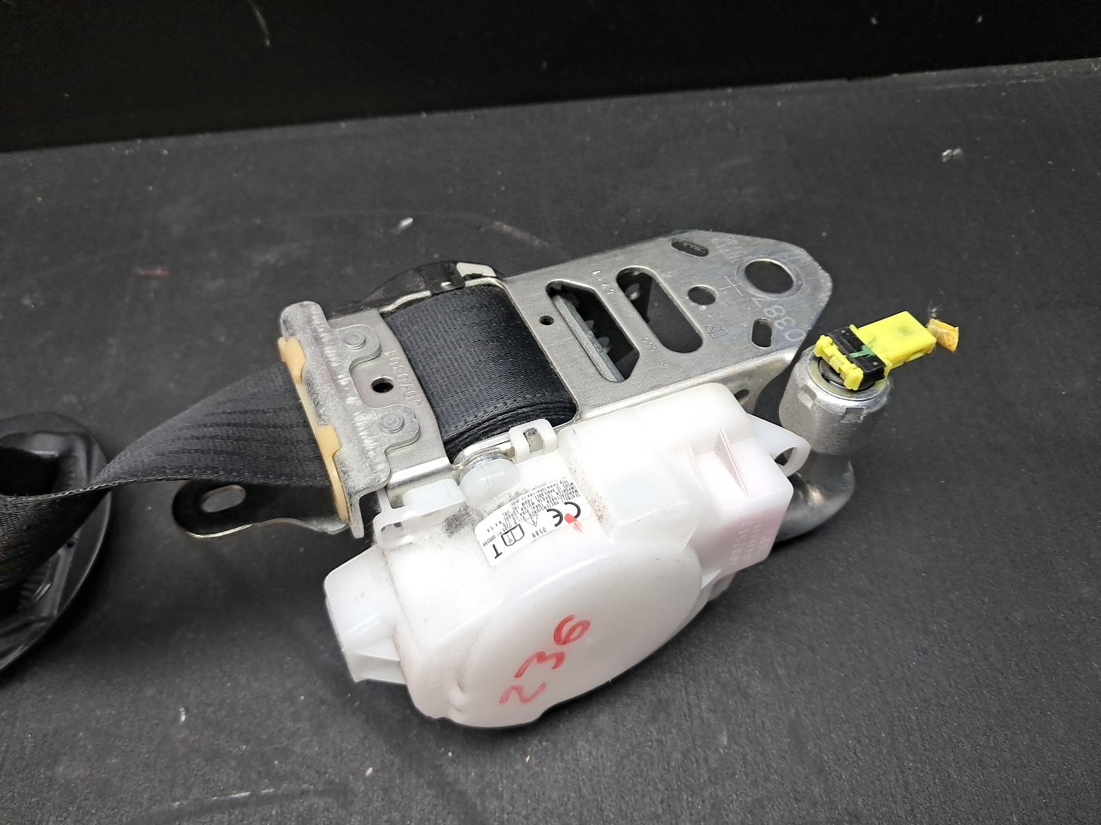 View Auto part Seatbelt/Stalk Toyota Tarago 2016