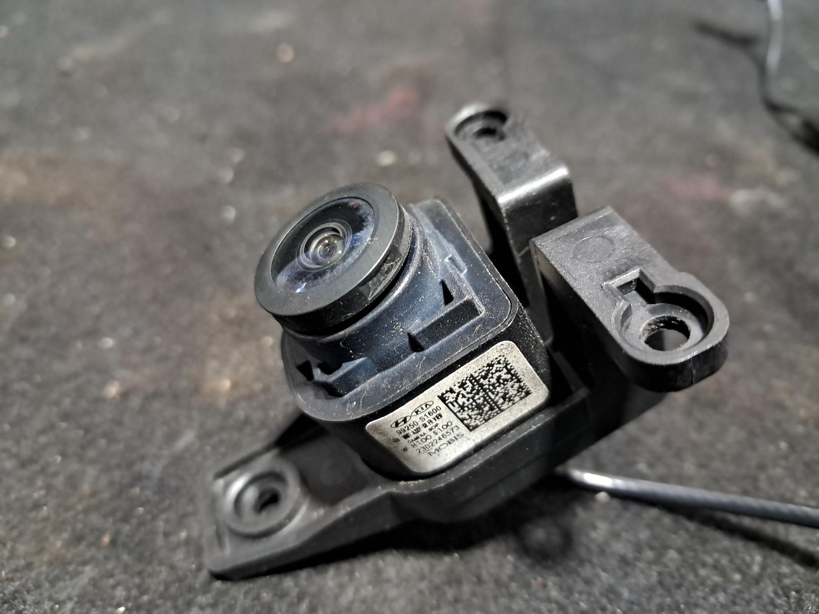 View Auto part Reverse Camera Hyundai Santa Fe 2023